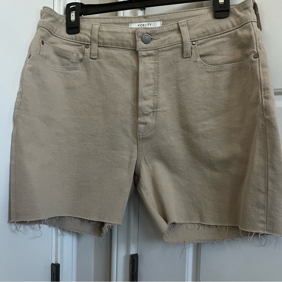 Fidelity Jimi Boyfriend Shorts in Sand Size 29 - Picture 3 of 8